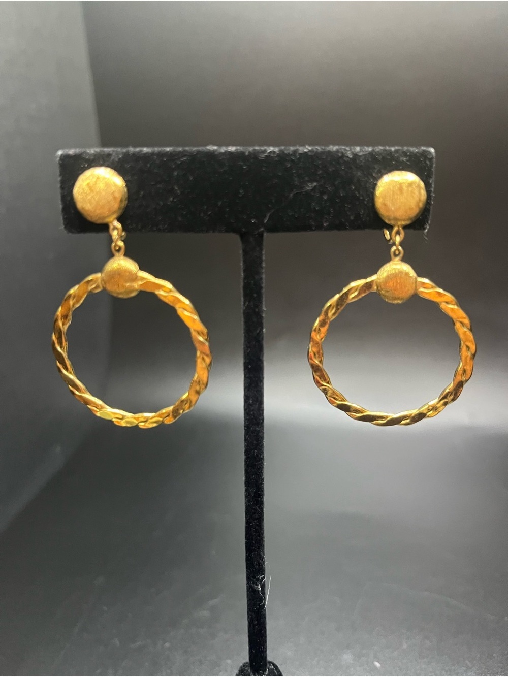 Vintage Crown Trifari Gold Tone Twisted Hoop Clip On Earrings Mid Century Signed
